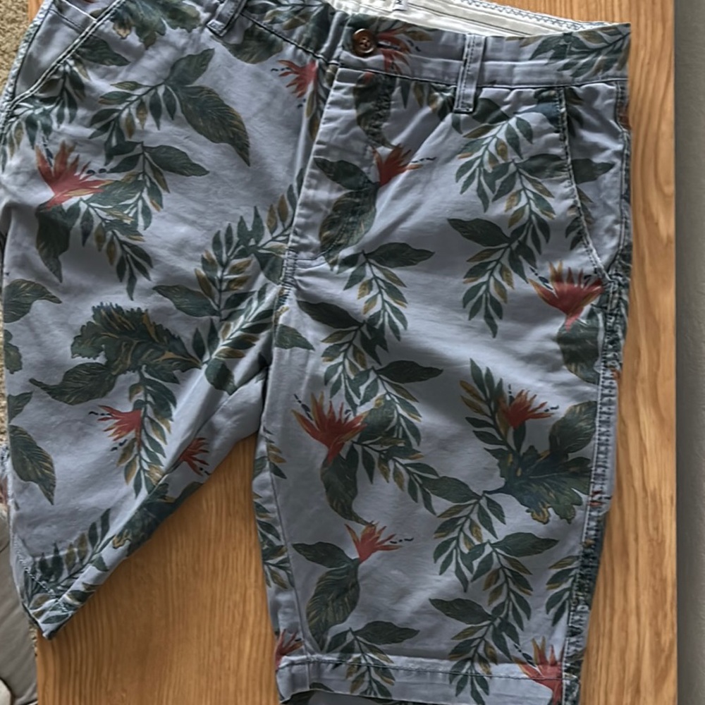 Minimum Floral Patterned Men's Shorts - size M
